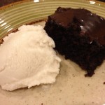 A la mode style (coconut ice cream). A la mode style (coconut ice cream).
